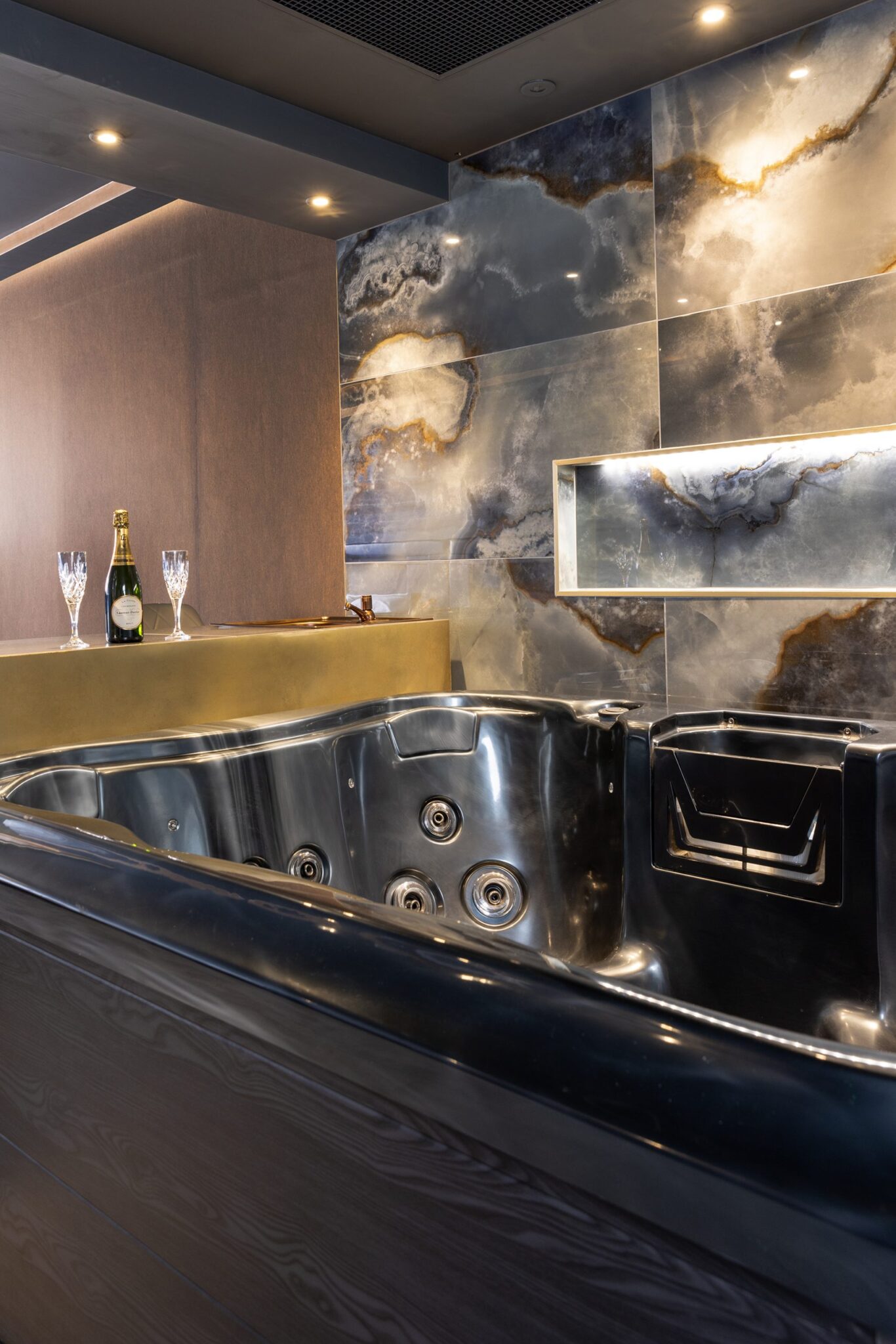 Midnight Suite Hot Tub