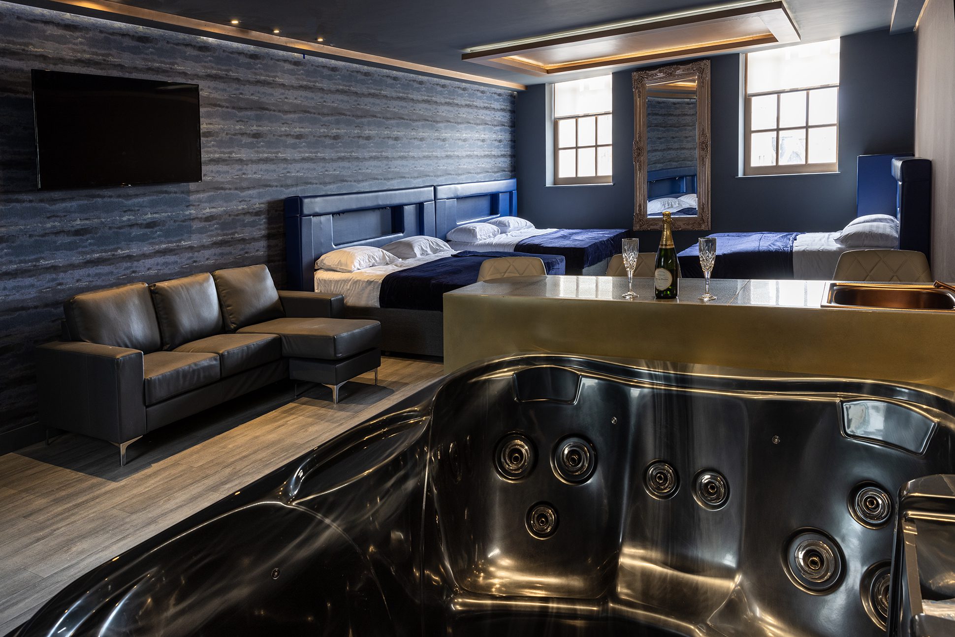 Midnight Suite Hot Tub
